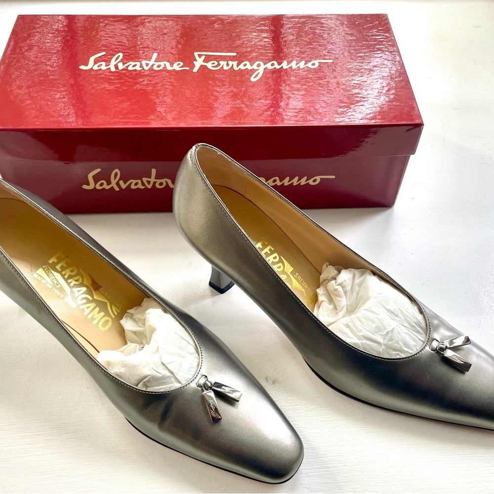 VINTAGE SALVATORE FERRAGAMO, Vintage Silver
Size 8.5